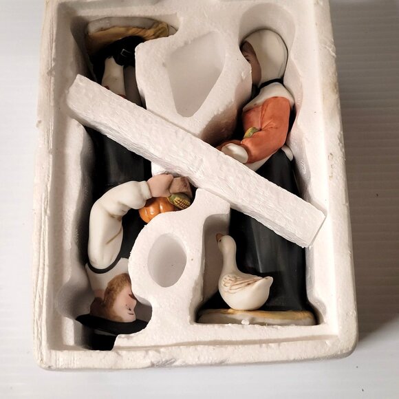 Home Interior Rewards of the Harvest 2 Porcelain Pilgrim Figurines Thanksgiving - Picture 12 of 12